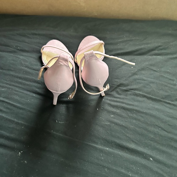 Pink heels. - Picture 7 of 8